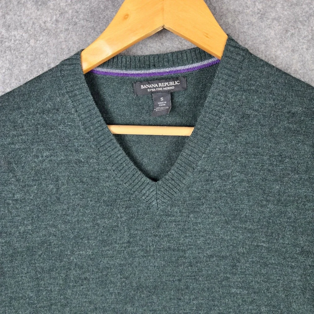 Banana Republic Sweater Mens Small Green Extra Fine Merino Wool V-Neck Pullover